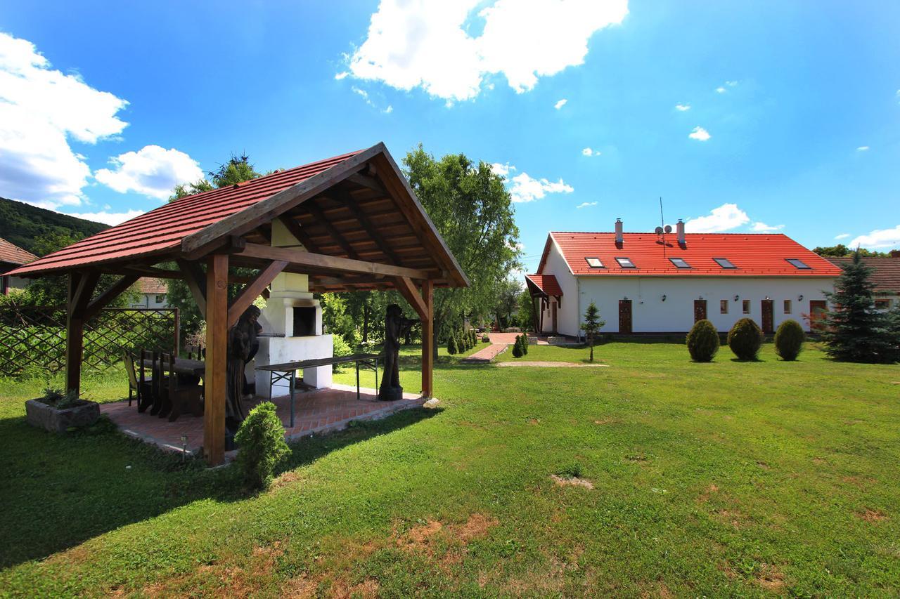 Felso Fogado Bed & Breakfast Felsotold Exterior photo